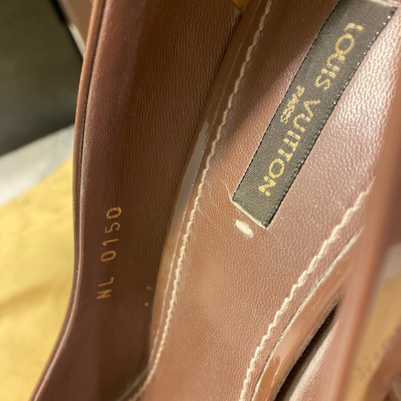 Louis Vuitton Lock Pump - Like New - Guaranteed Authentic - Picture 3 of 7